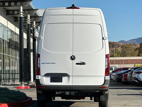 New 2024 Mercedes-Benz eSprinter 170 Cargo image 24