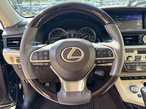 Used 2017 Lexus ES 350 w/ Luxury Package FWD image 18
