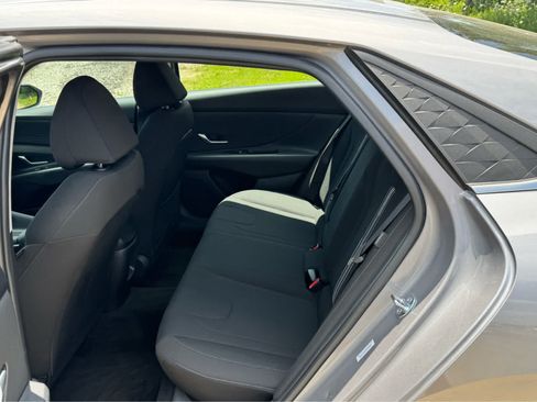 Used 2025 Hyundai Elantra SEL FWD image 44