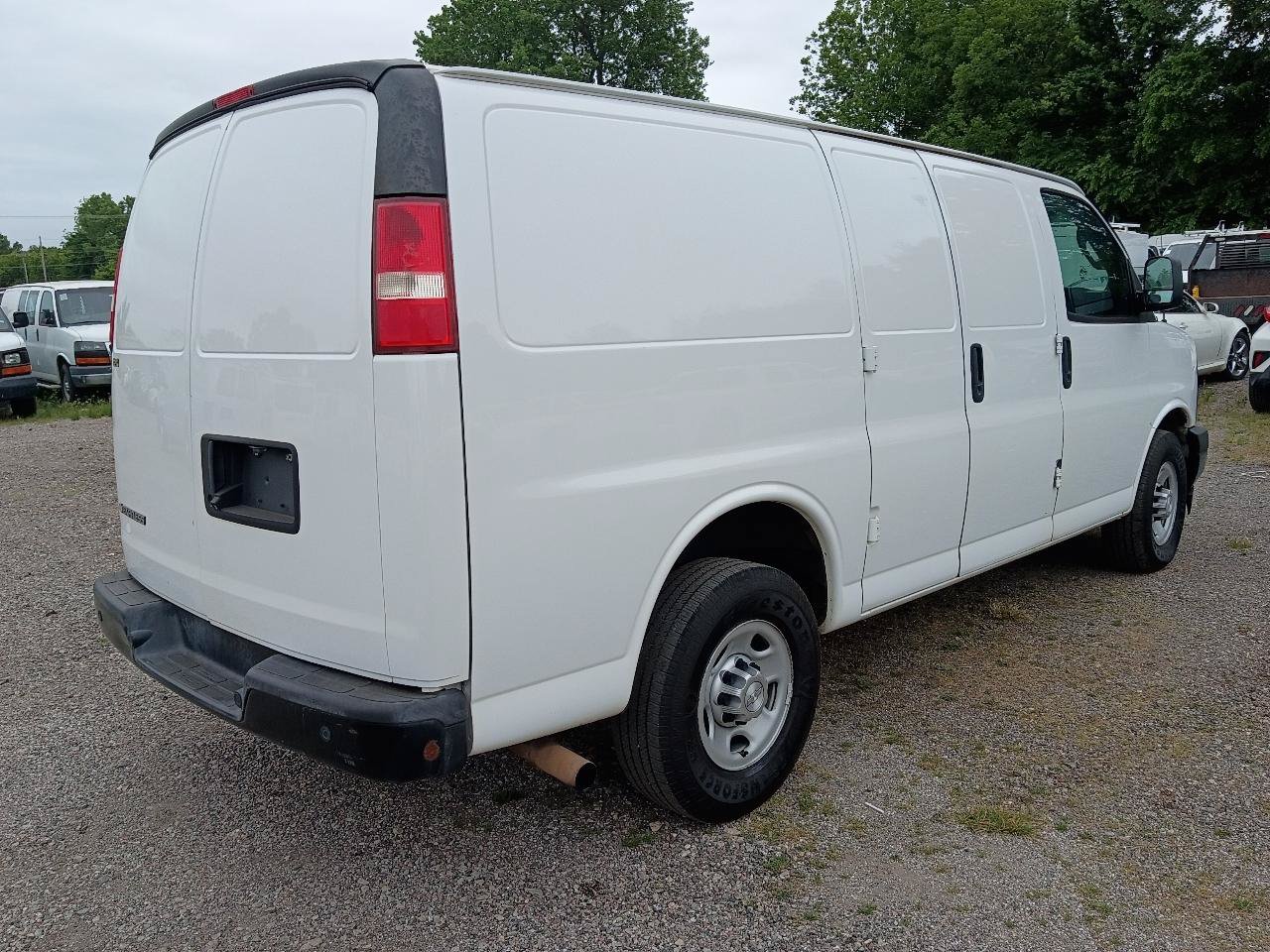Used 2017 Chevrolet Express 2500 RWD image 5