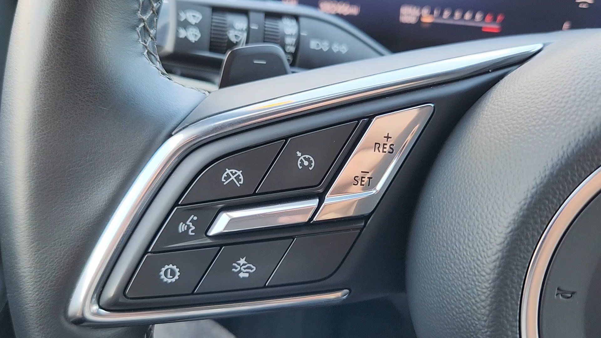 Used 2025 Buick Enclave Preferred AWD/4WD image 12