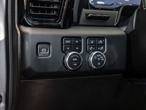 Used 2024 GMC Sierra 1500 AT4 w/ Technology Package AWD/4WD image 16
