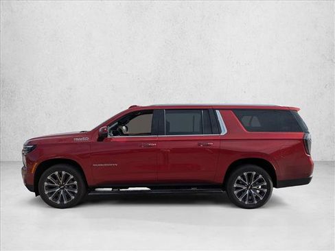 Used 2025 Chevrolet Suburban High Country image 5