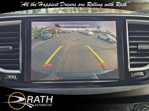 Used 2023 Chrysler Pacifica Touring-L FWD image 15