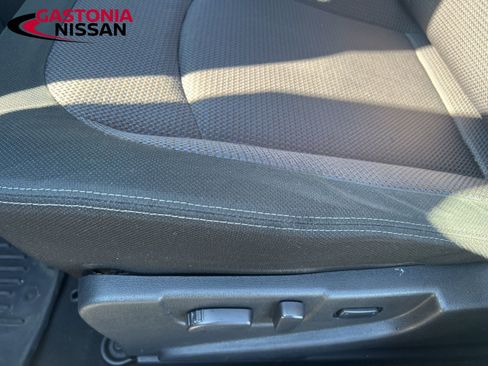 Used 2012 Nissan Rogue SV w/ Premium Pkg image 17