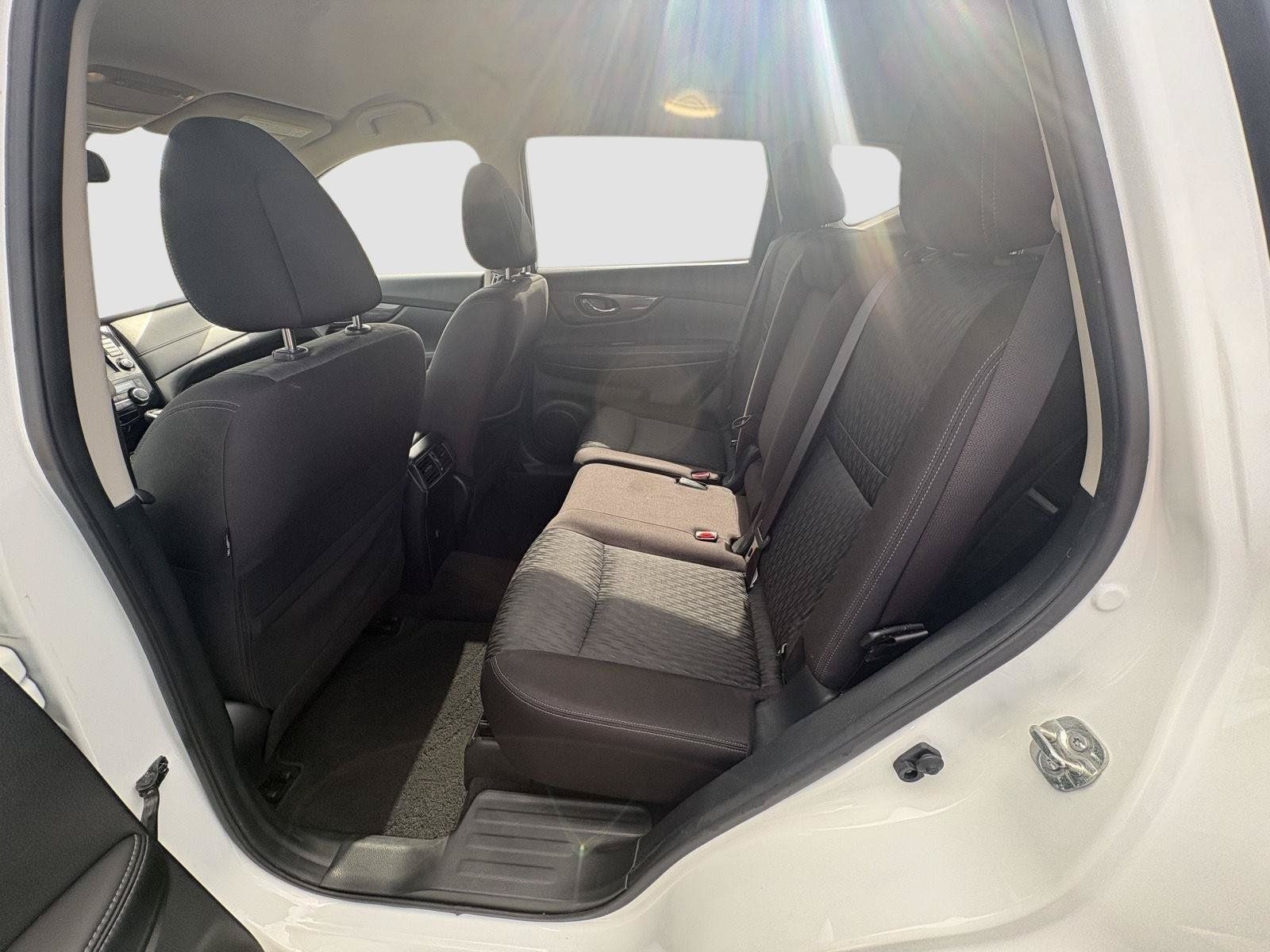Used 2020 Nissan Rogue SV FWD image 18