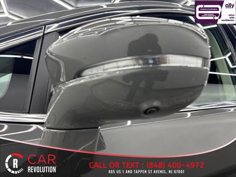 Used 2021 Chrysler Pacifica Touring-L image 59