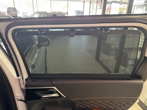 New 2025 Mitsubishi Outlander SEL image 15