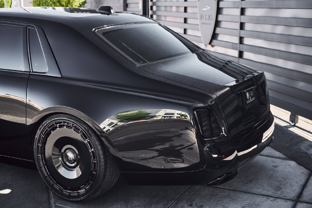 Used 2024 Rolls-Royce Phantom Sedan w/ The Phantom Package RWD image 9