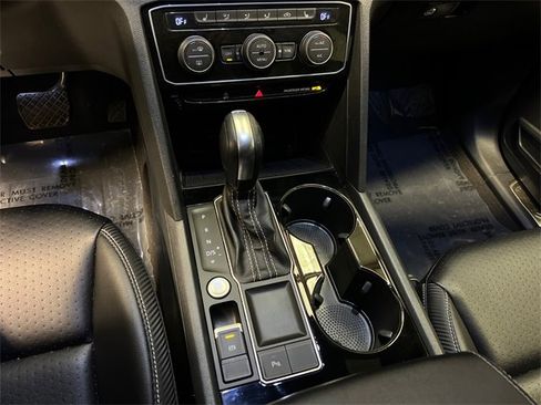 Used 2022 Volkswagen Atlas Cross Sport SE image 28