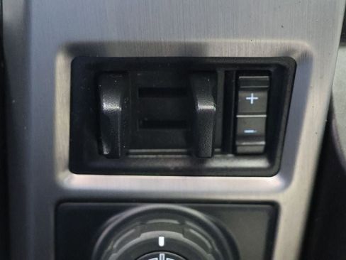 Used 2021 Ford F450 Platinum w/ FX4 Off-Road Package AWD/4WD image 36