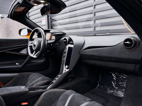 Used 2024 McLaren 750S image 40