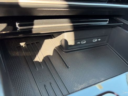 Used 2025 Volkswagen Atlas Peak Edition SE image 16