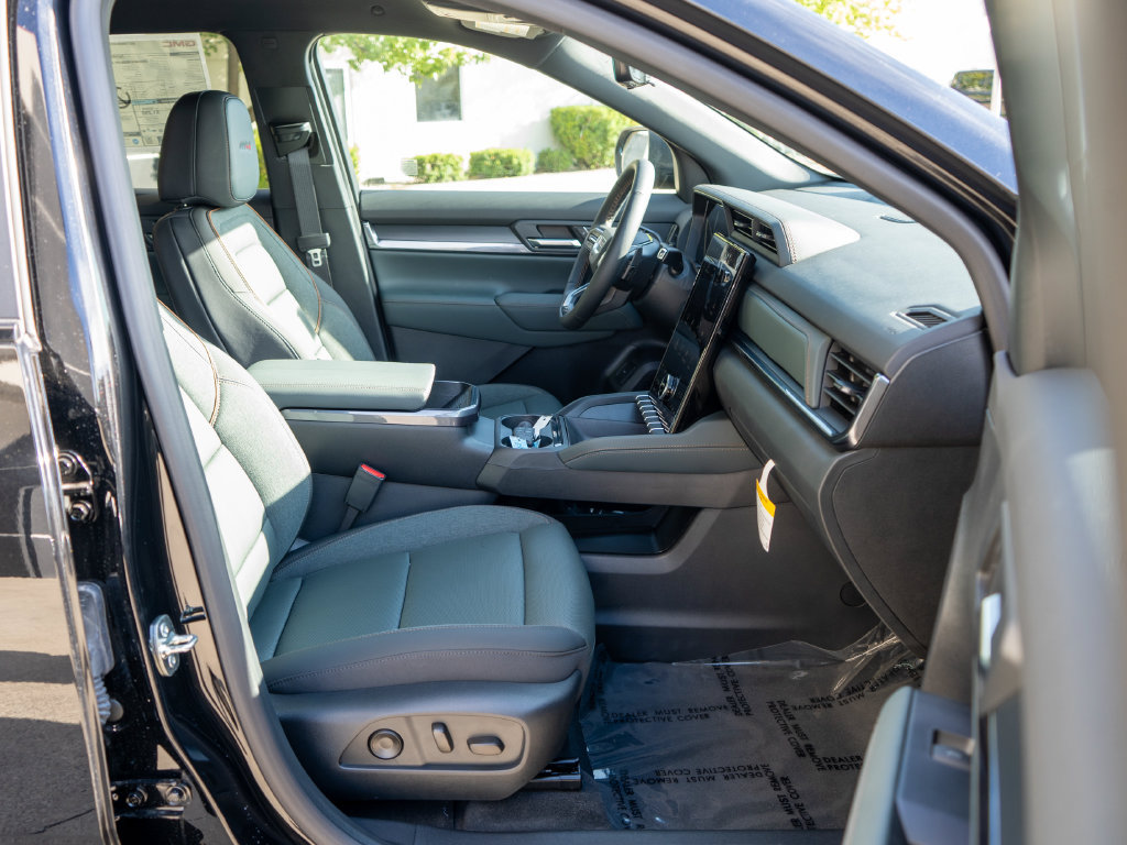 New 2027 GMC Terrain AT4 w/ Convenience Package III AWD/4WD image 10