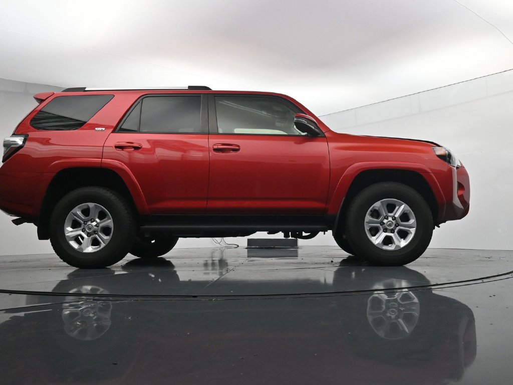Used 2022 Toyota 4Runner SR5 Premium AWD/4WD image 39