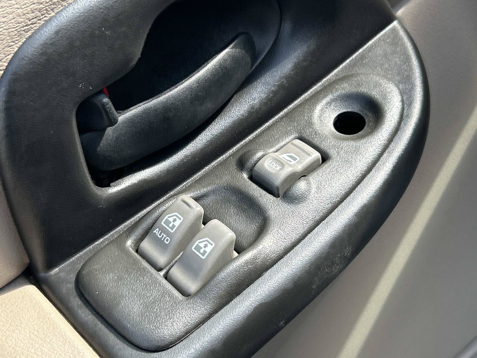 Used 2003 Pontiac Montana Extended FWD image 28