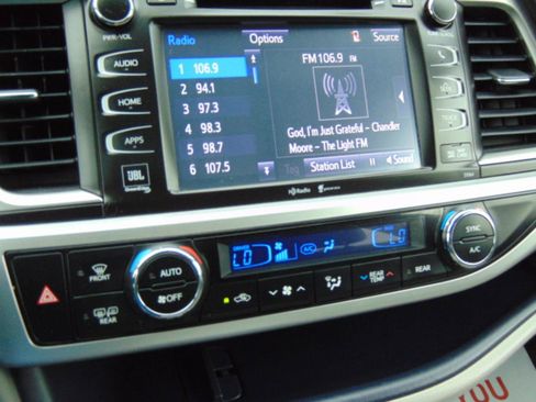 Used 2015 Toyota Highlander Limited FWD image 10