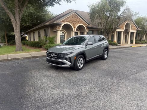 Used 2025 Hyundai Tucson SE FWD image 5