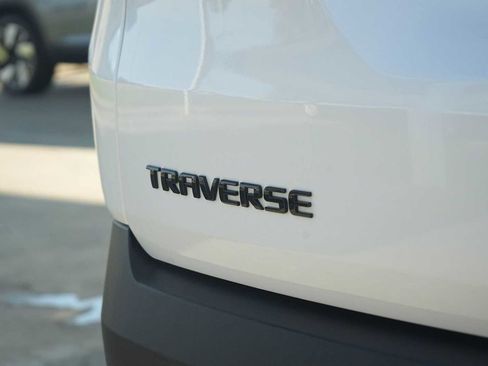 Used 2022 Chevrolet Traverse RS image 8