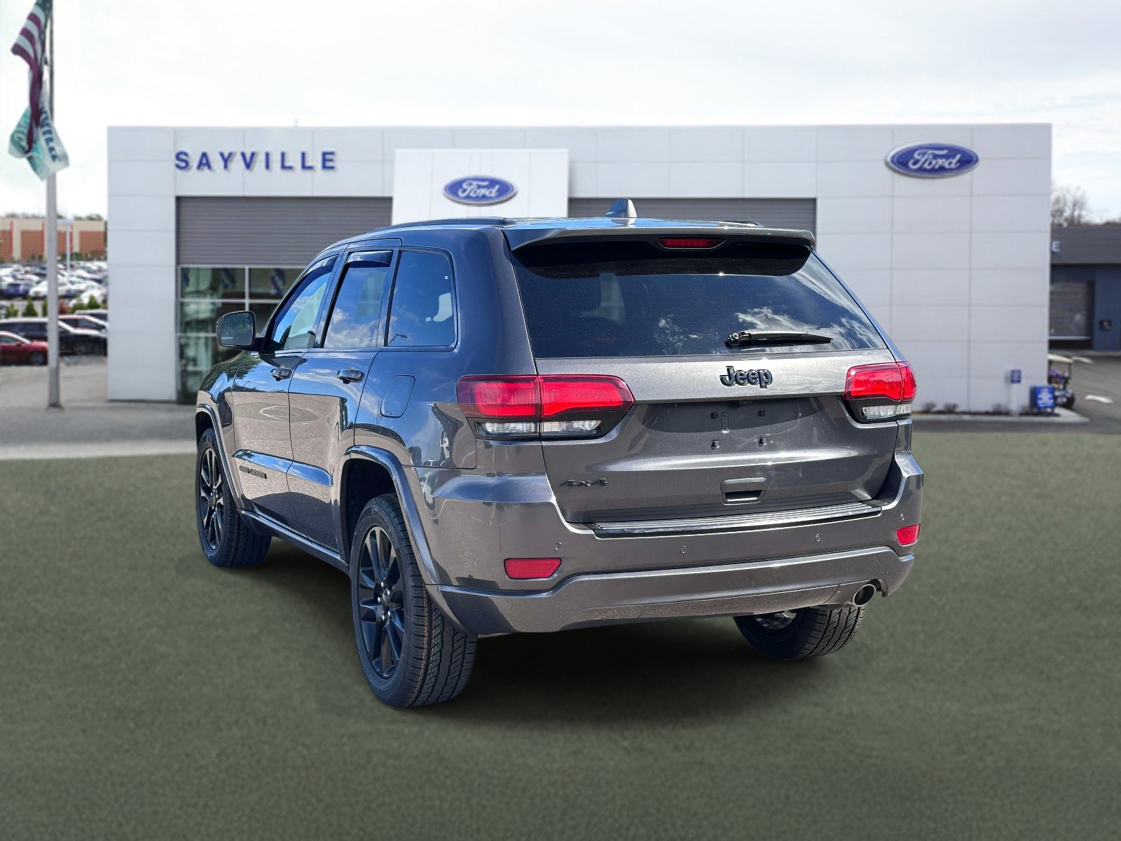 Used 2018 Jeep Grand Cherokee Altitude AWD/4WD image 4