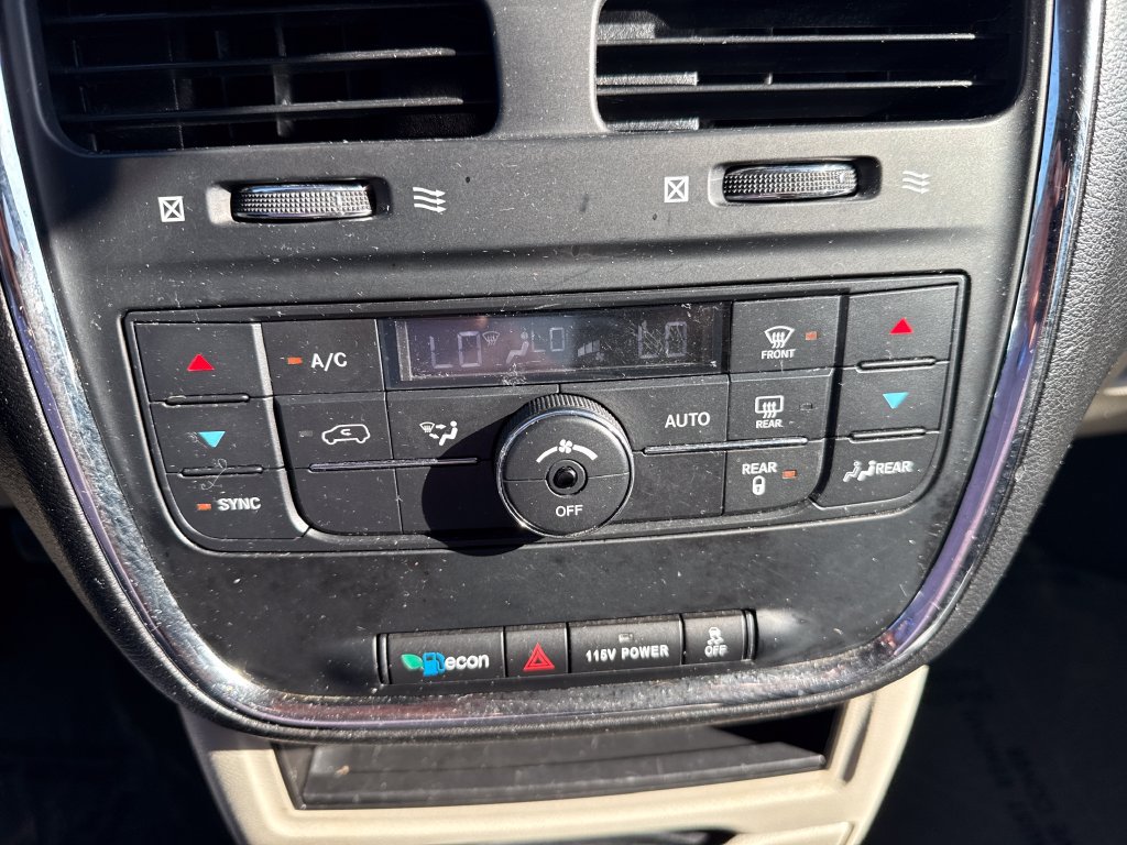 Used 2014 Chrysler Town & Country Touring FWD image 13