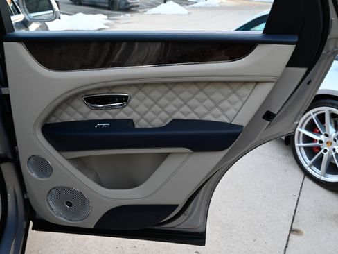 Used 2022 Bentley Bentayga image 51