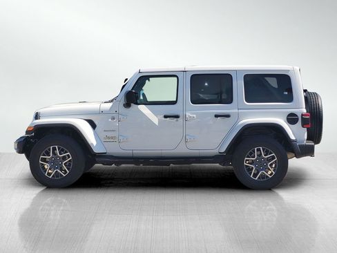 Used 2024 Jeep Wrangler Sahara image 7