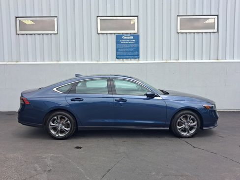Used 2023 Honda Accord EX image 9