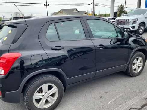 Used 2019 Chevrolet Trax LS AWD/4WD image 3