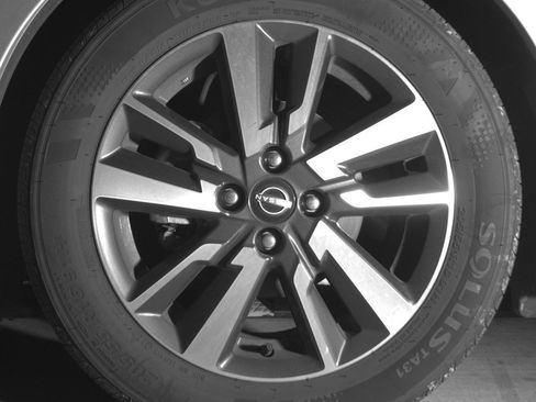 Used 2025 Nissan Versa SV image 12