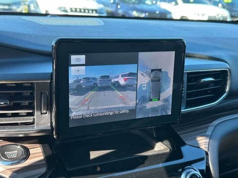 Used 2022 Ford Explorer Limited w/ Equipment Group 301A image 29