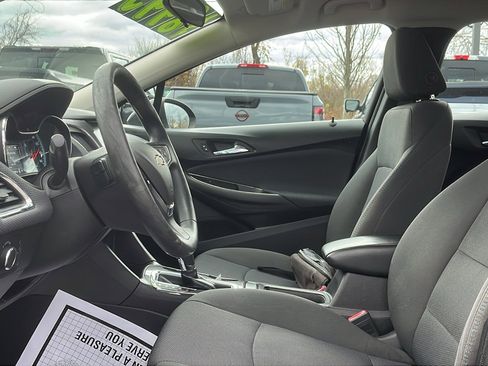 Used 2017 Chevrolet Cruze LT w/ Convenience Package image 10