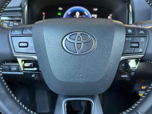 Used 2025 Toyota Camry SE FWD image 22