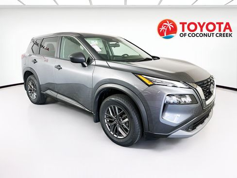 Used 2023 Nissan Rogue S image 1