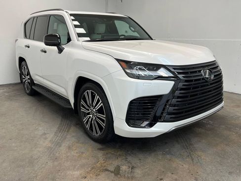 Used 2022 Lexus LX 600 4WD w/ Appearance Package image 2