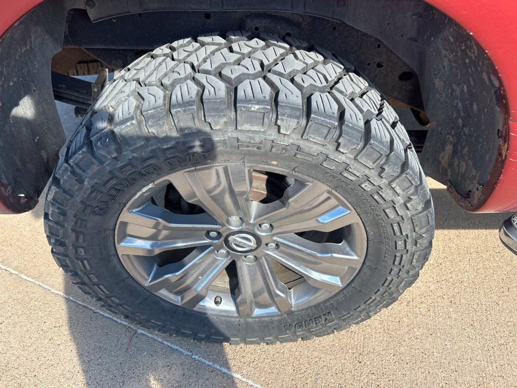Used 2018 Nissan Titan SV w/ SV Convenience Package AWD/4WD image 9