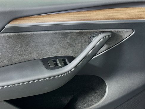 Used 2024 Tesla Model Y Long Range image 15