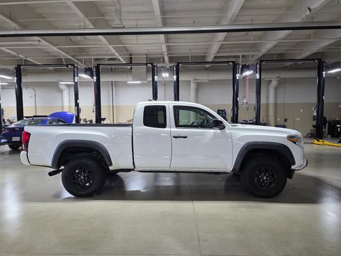 Used 2019 Toyota Tacoma SR w/ SX Package RWD image 7