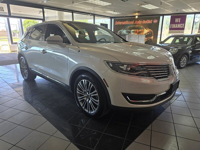 Used 2016 Lincoln MKX Reserve w/ Driver Assistance Package AWD/4WD image 3