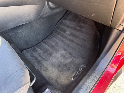 Used 2018 Toyota C-HR XLE FWD image 16