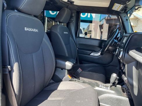 Used 2018 Jeep Wrangler Unlimited Sahara image 33