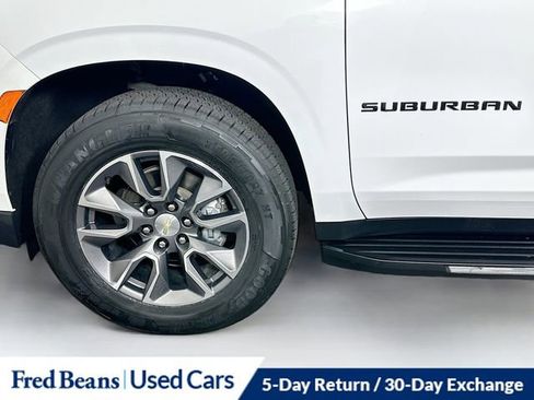 Used 2022 Chevrolet Suburban LT w/ LT Signature Plus Package image 34