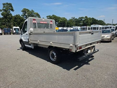 Used 2018 Ford Transit 250 138 RWD image 3
