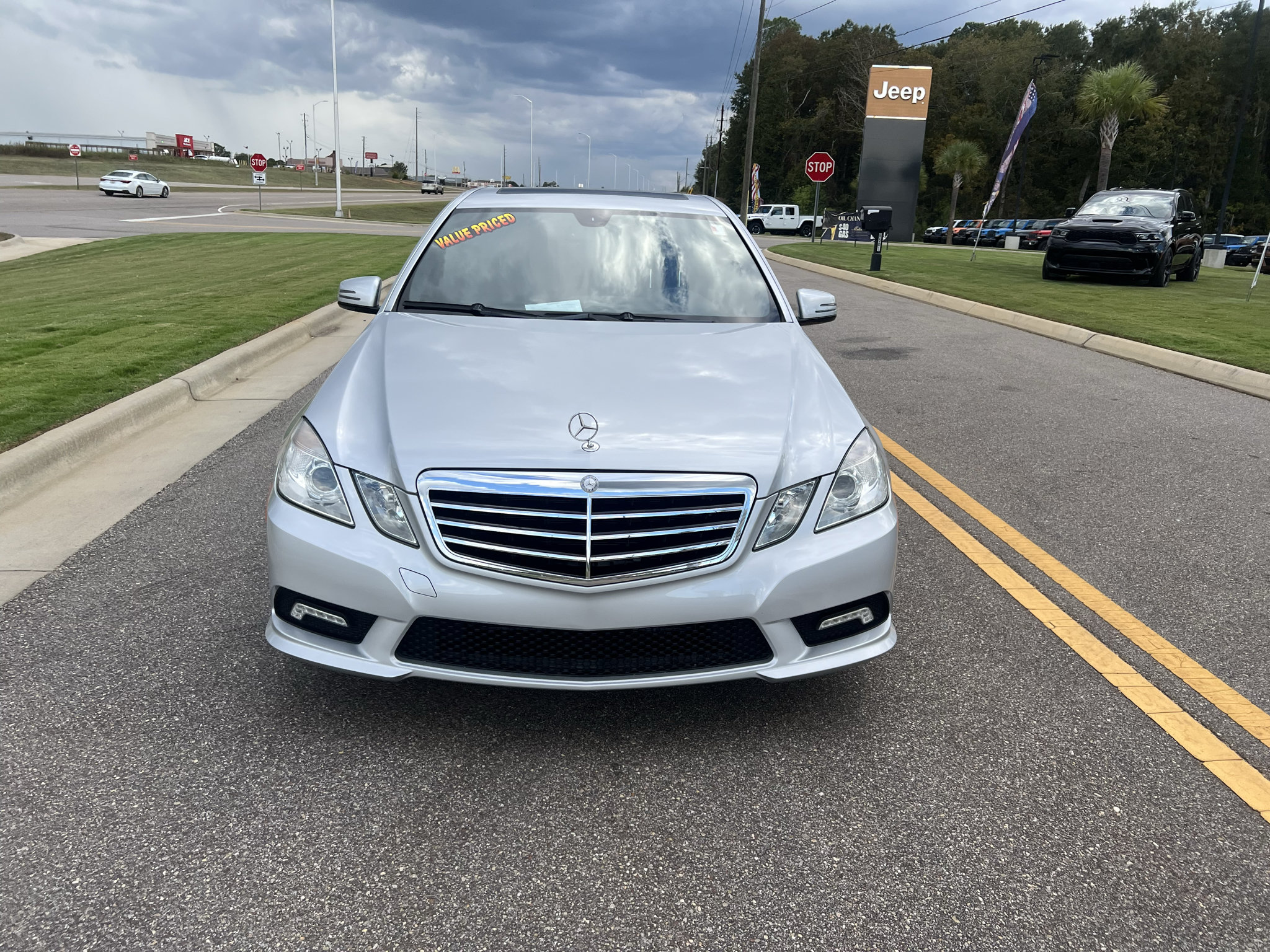 Used 2011 Mercedes-Benz E 350 Sedan image 2