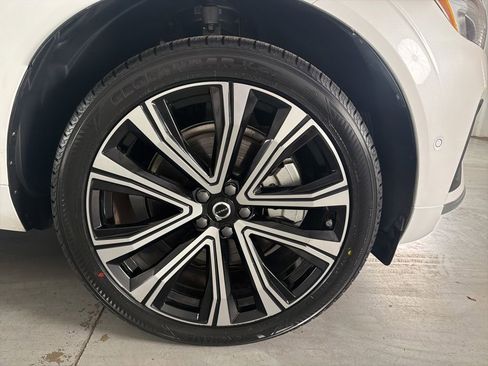 Used 2023 Volvo XC60 B5 Ultimate AWD/4WD image 4