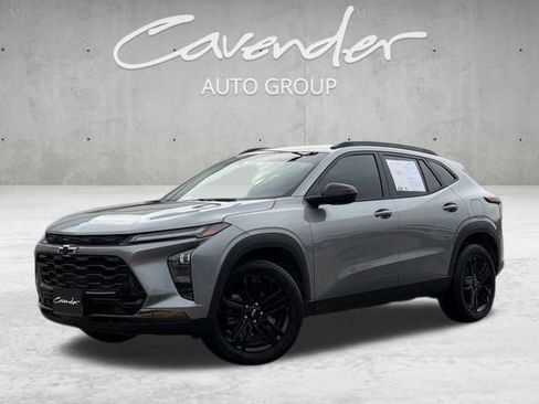 Used 2025 Chevrolet Trax ACTIV FWD image 1