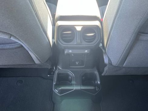 Used 2025 Jeep Wrangler Unlimited Sahara AWD/4WD image 16