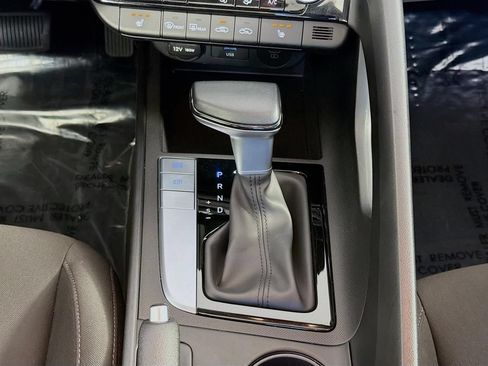 Used 2025 Hyundai Elantra SEL FWD image 17