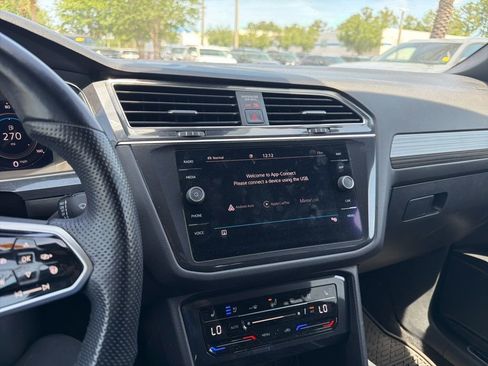 Used 2022 Volkswagen Tiguan SEL R-Line image 30