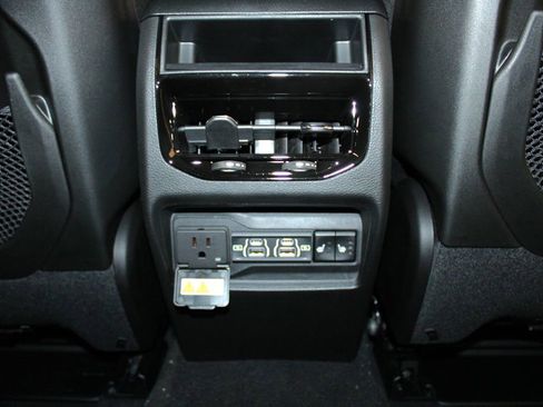 New 2025 Jeep Grand Cherokee Limited w/ Luxury Tech Group II image 32